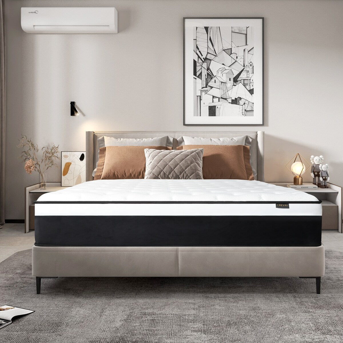 Matelas hybride en mousse à mémoire de forme de fermeté moyenne, livré dans une boîte.