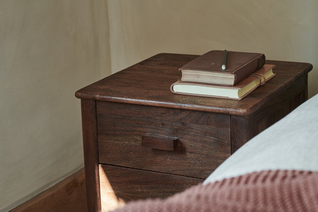 Table de chevet Anbu en acacia - Noyer lavé