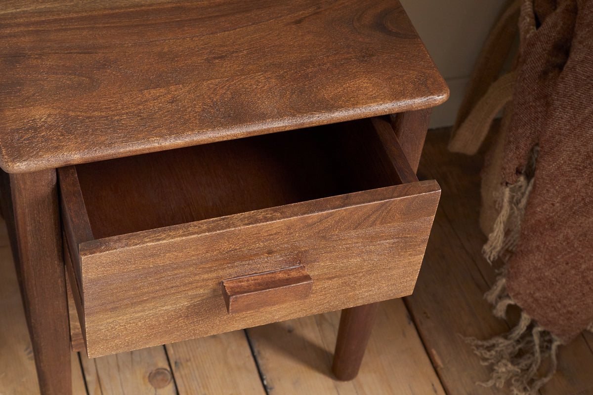 Table de chevet Anbu en acacia - Noyer lavé