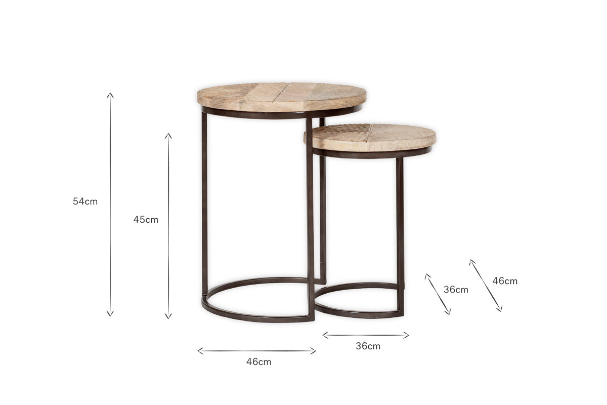 Tables d'appoint gigognes Aasha en bois de manguier sculpté et fer - Naturel - (Lot de 2)