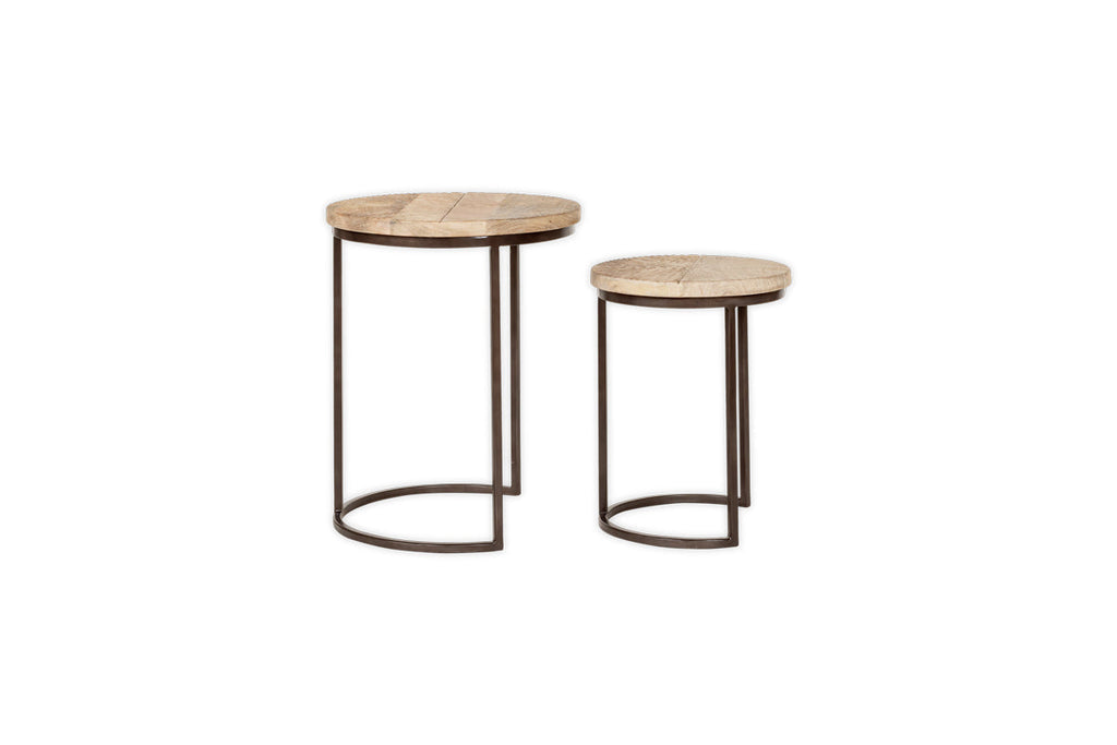 Tables d'appoint gigognes Aasha en bois de manguier sculpté et fer - Naturel - (Lot de 2)
