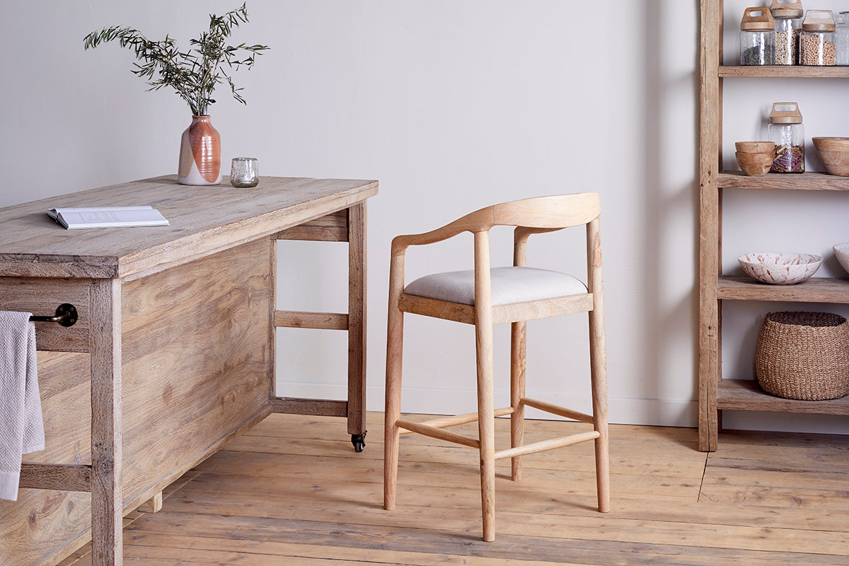 Chaise de comptoir Anbu en bois de manguier naturel, revêtue de tissu - Naturel