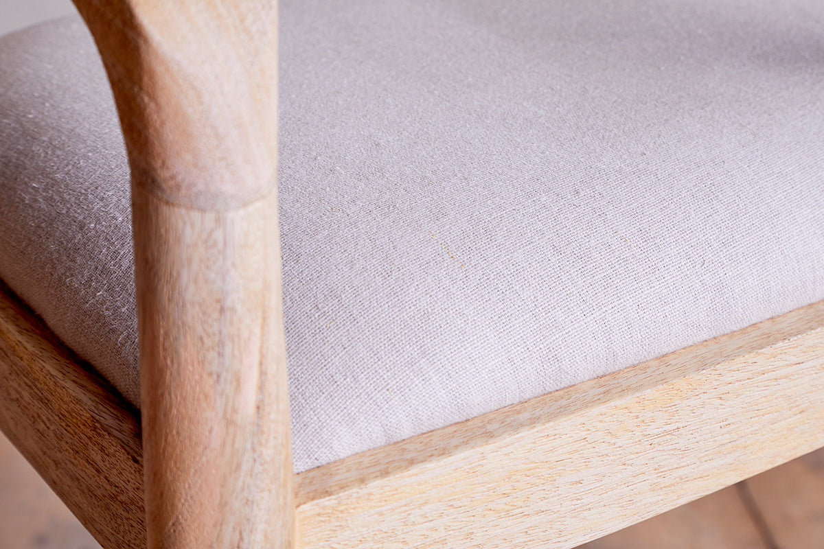 Chaise de comptoir Anbu en bois de manguier naturel, revêtue de tissu - Naturel