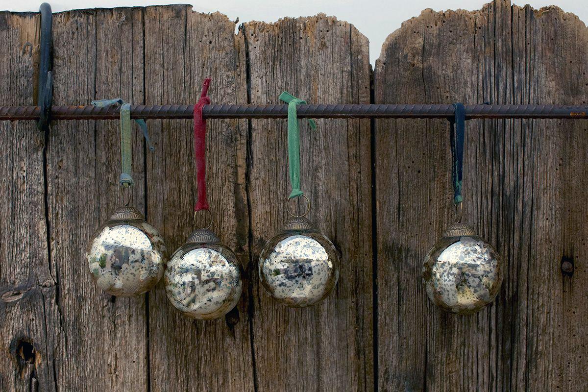 Boules de Noël antiques en or (lot de 4)