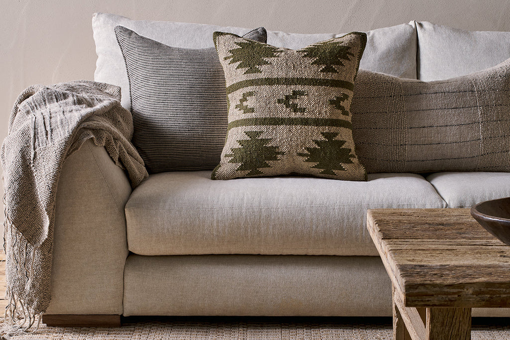 Housse de coussin Bhumi en laine et jute - Vert mousse