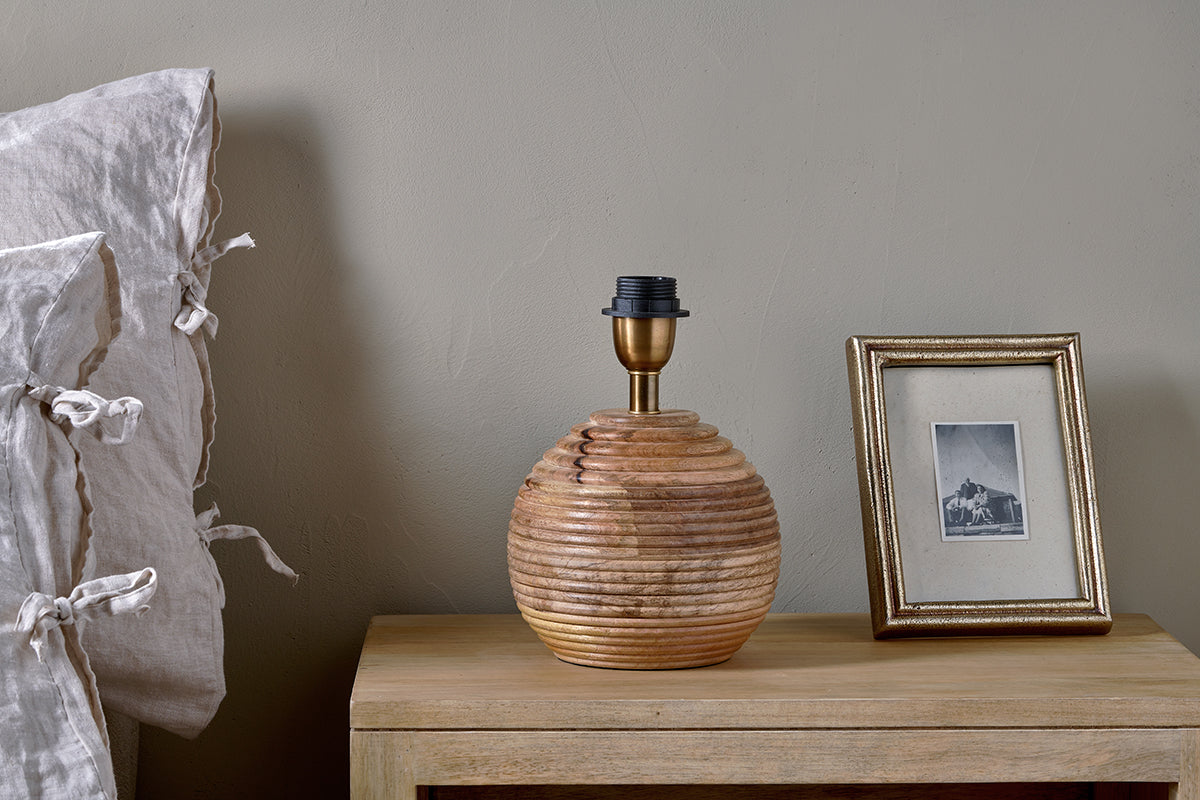 Lampe de chevet Drisana en bois de manguier