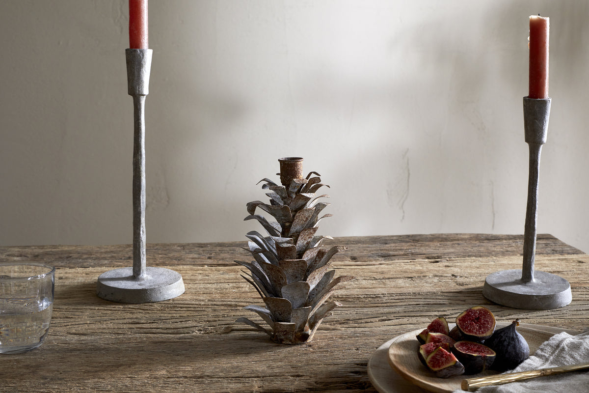 Bougeoir en forme de pomme de pin Elagalu - Zinc