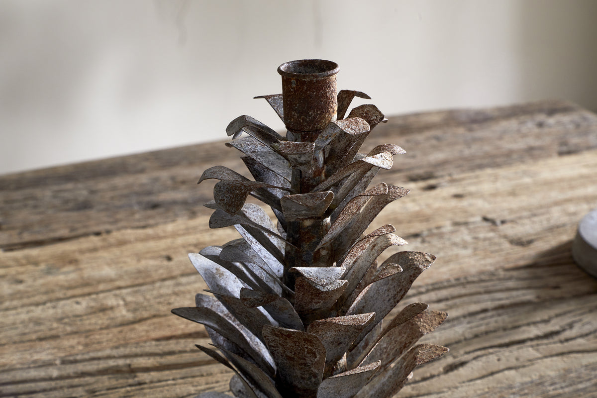 Bougeoir en forme de pomme de pin Elagalu - Zinc