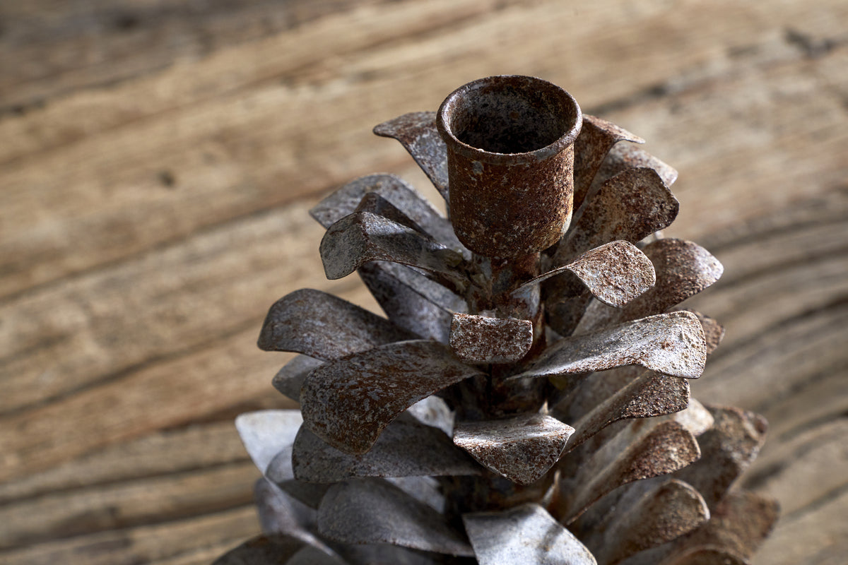 Bougeoir en forme de pomme de pin Elagalu - Zinc