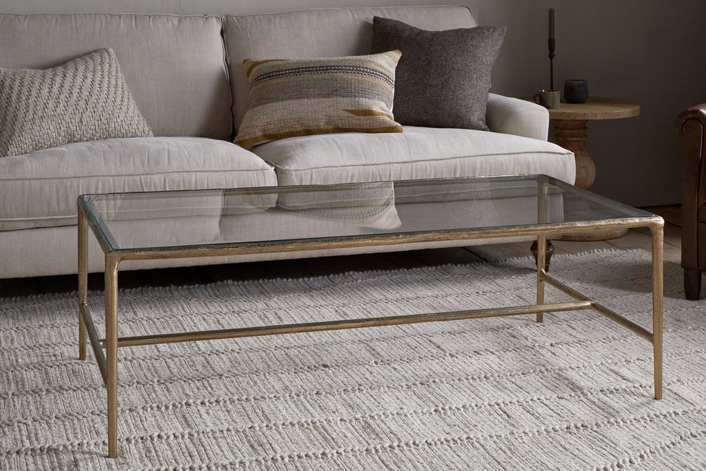 Table basse Gilasi en métal coulé et verre - Laiton antique