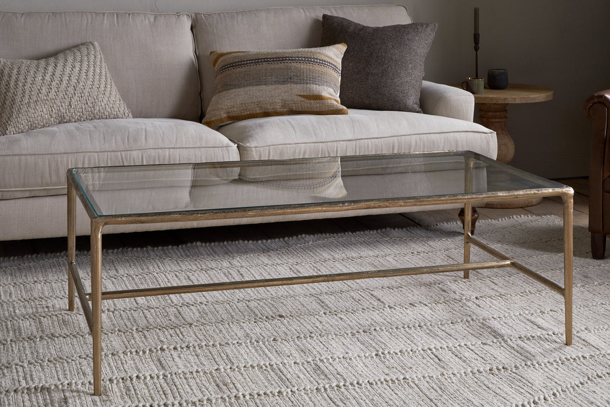 Table basse Gilasi en métal coulé et verre - Laiton antique