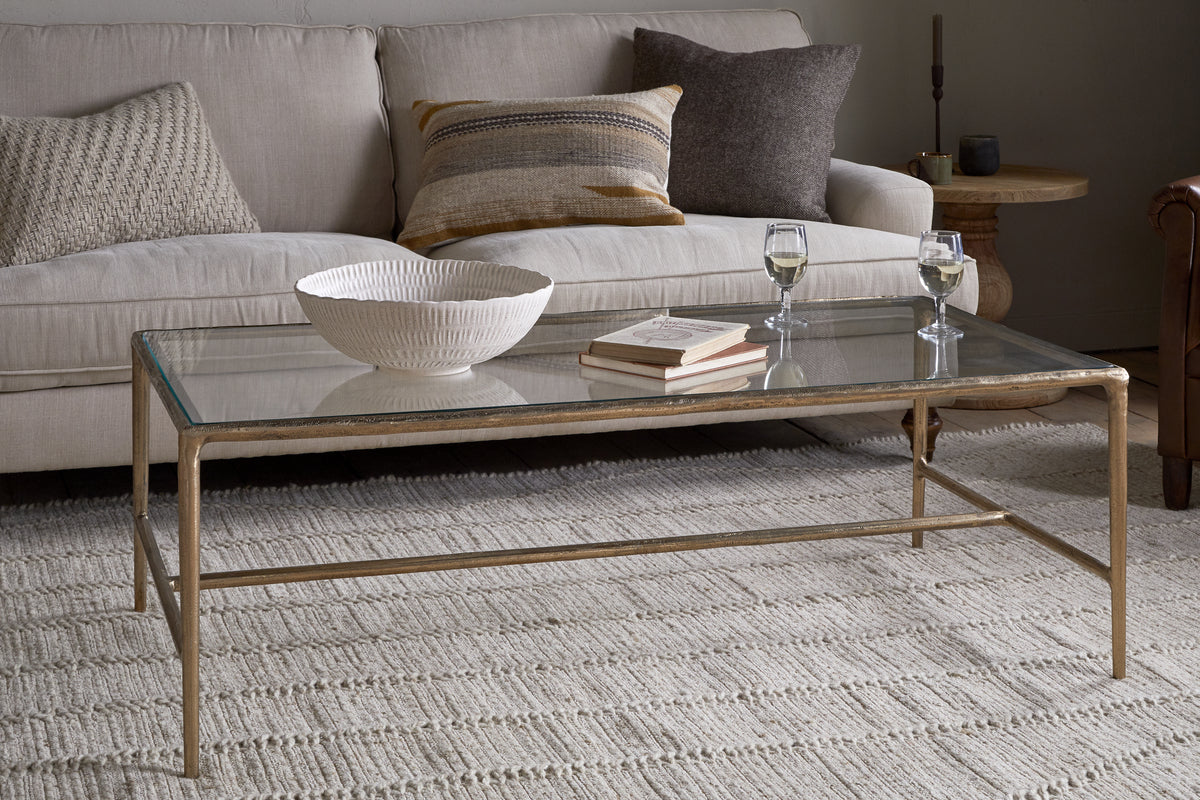 Table basse Gilasi en métal coulé et verre - Laiton antique