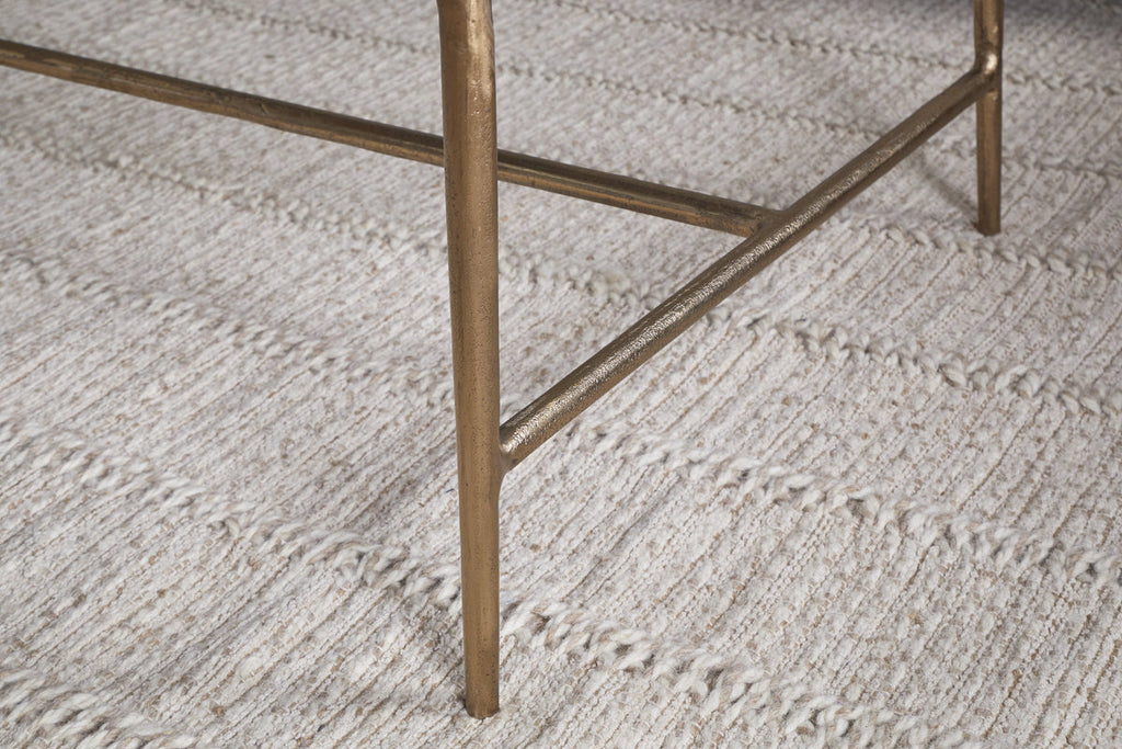 Table basse Gilasi en métal coulé et verre - Laiton antique