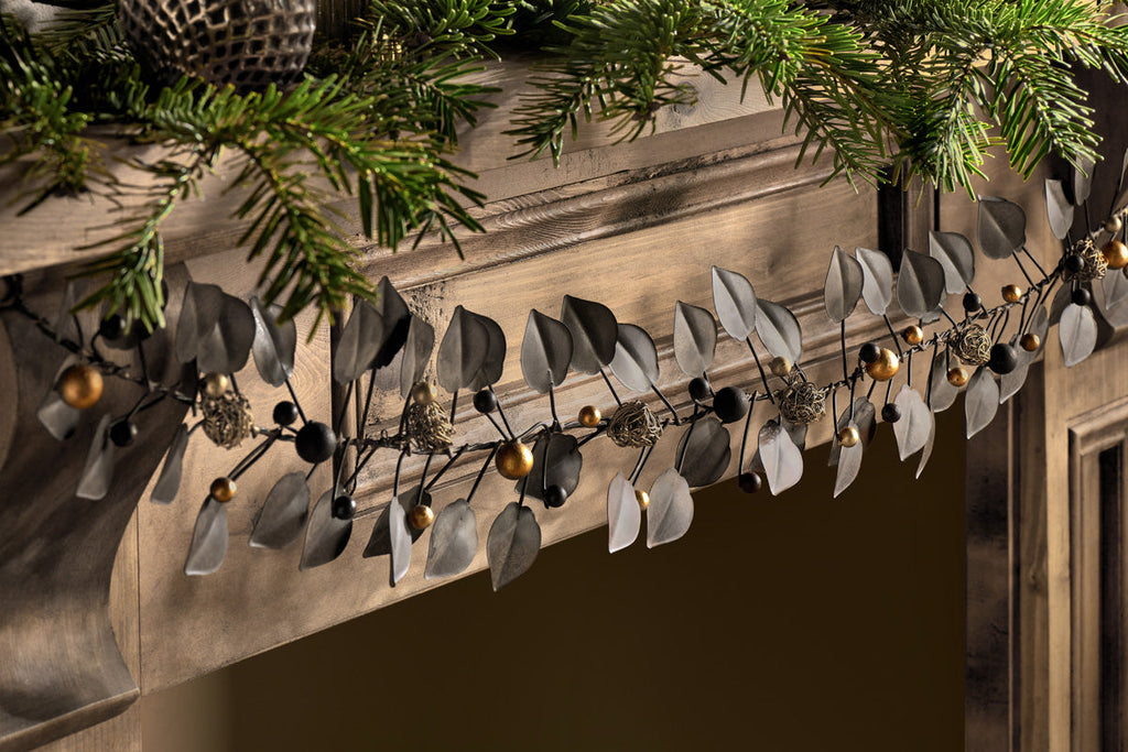 Ishana Garland - Laiton antique