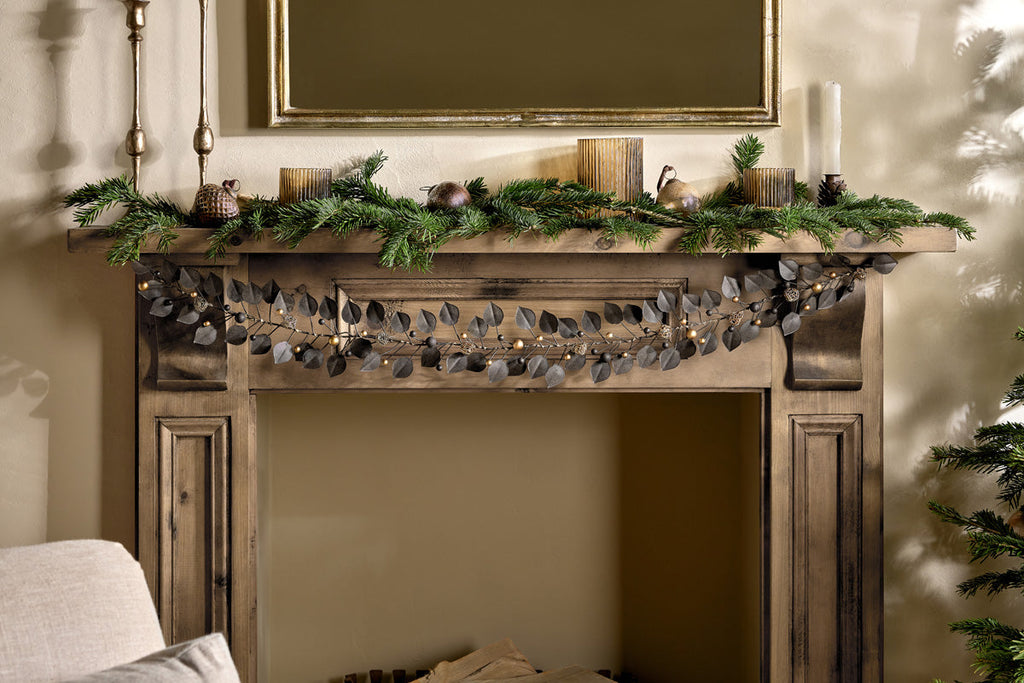 Ishana Garland - Laiton antique