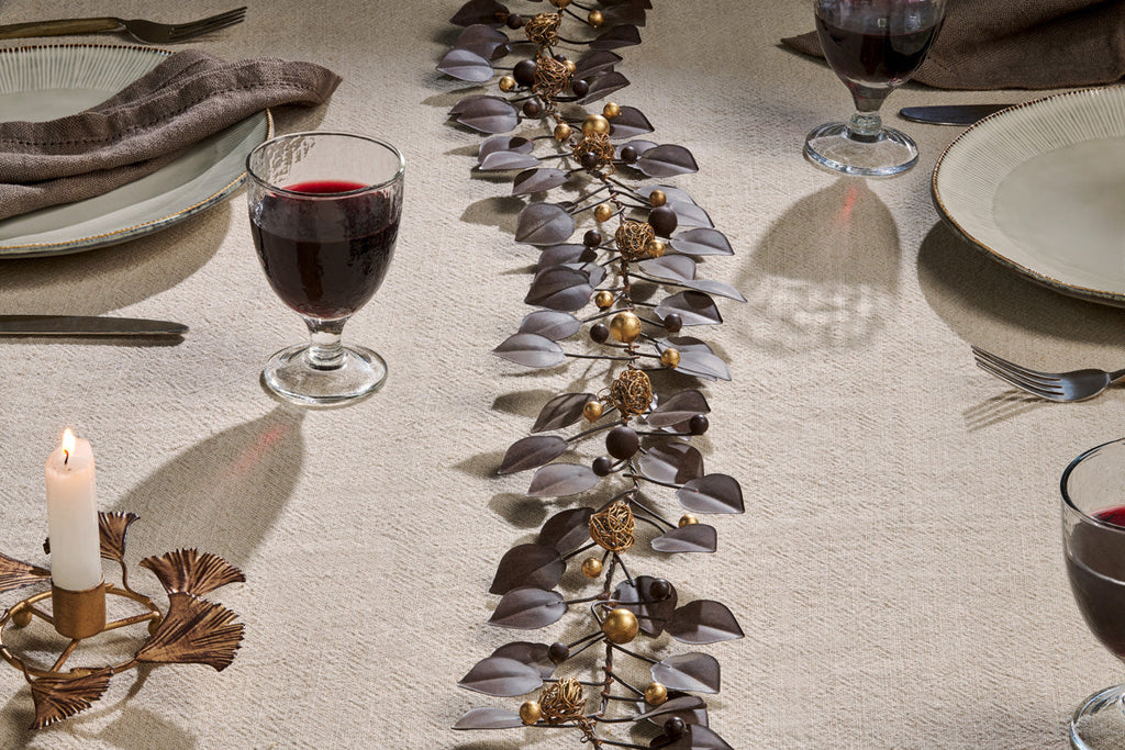 Ishana Garland - Laiton antique