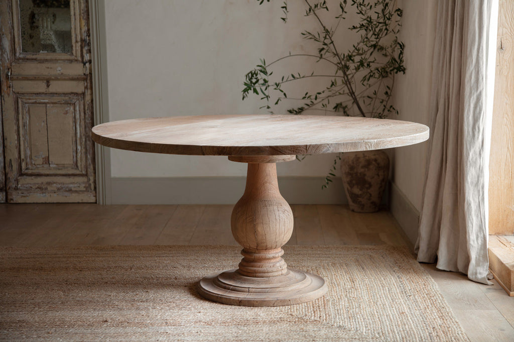 Table ronde Laya en bois sculpté - Grande