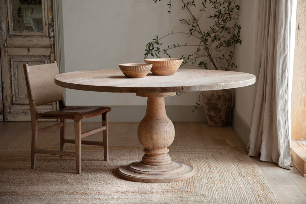 Table ronde Laya en bois sculpté - Grande