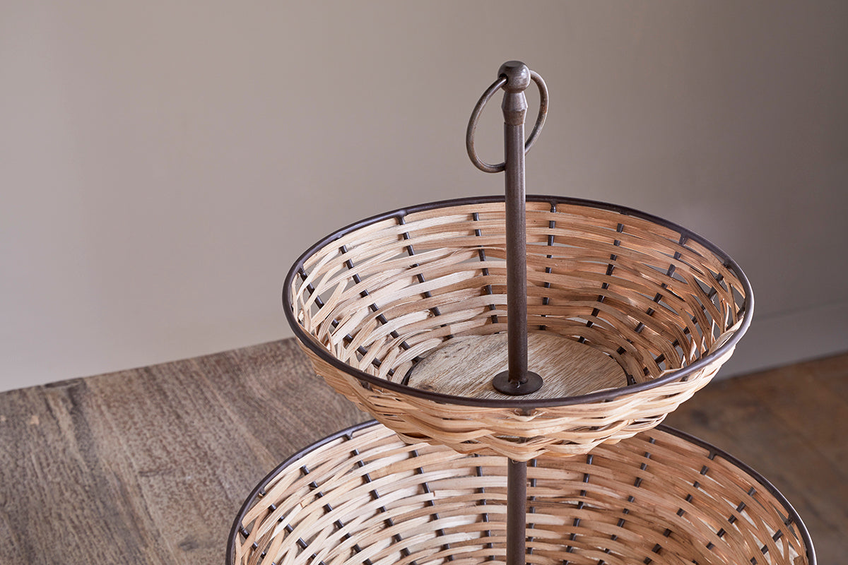 Présentoir à fruits à deux niveaux en rotin Montali - Noir et naturel