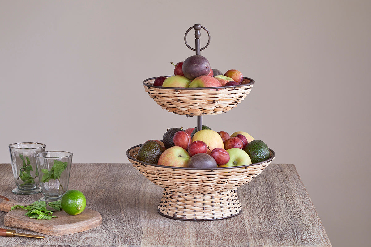 Présentoir à fruits à deux niveaux en rotin Montali - Noir et naturel