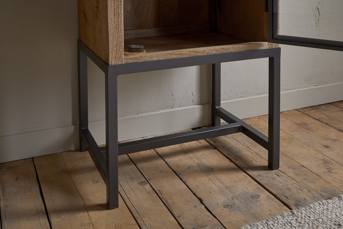 Armoire haute Nirvi en bois de manguier et fer - Noire