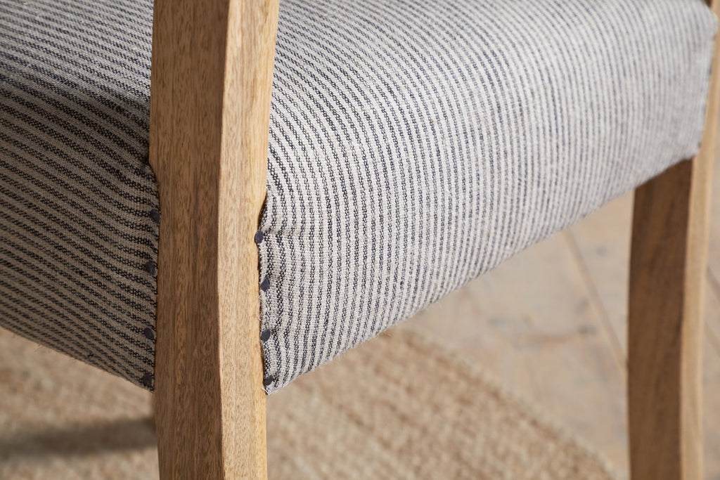 Chaise de salle à manger Nadeeka en lin recouvert de lin - Gris clair