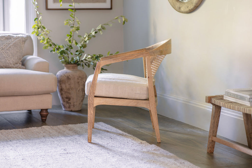 Chaise d'appoint en bois de manguier et canne Nabhi - Naturel