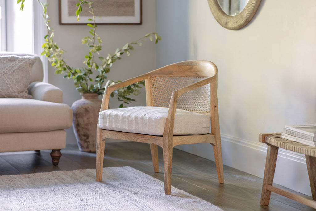Chaise d'appoint en bois de manguier et canne Nabhi - Naturel
