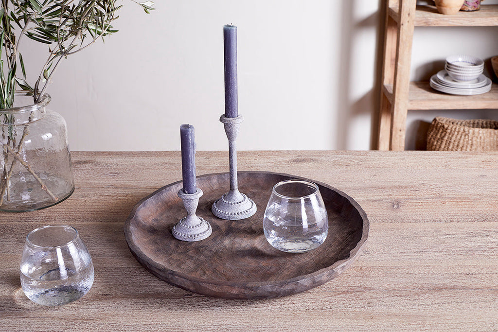 Plateau rond Nyati en bois de manguier gravé - Foncé