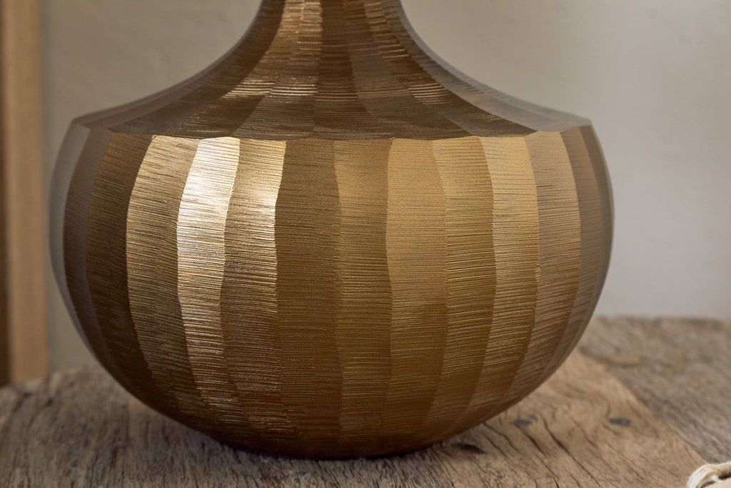 Lampe de table Sakiti en aluminium moulé - Laiton antique