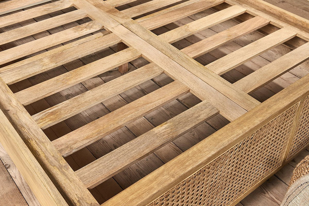 Lit en rotin de Saharsa et en bois de manguier