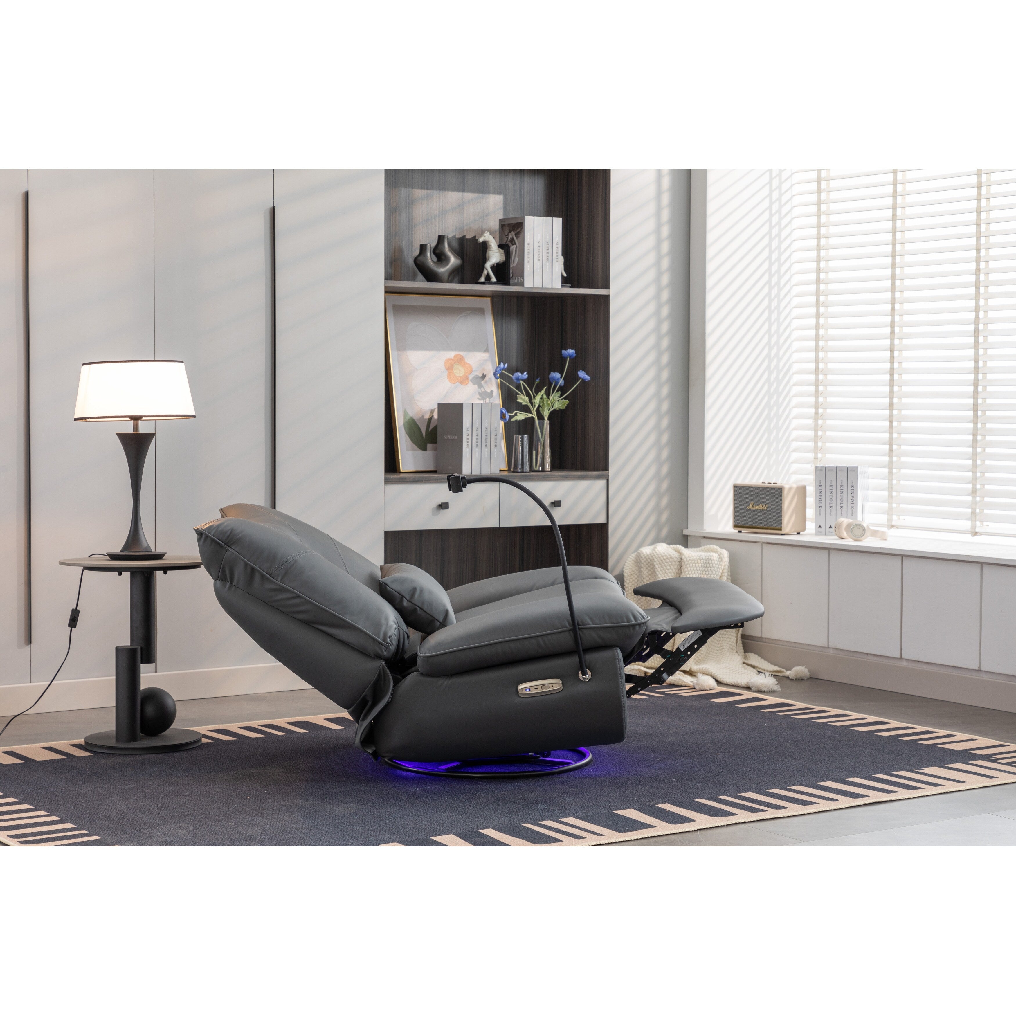 Fauteuil inclinable électrique pivotant avec haut-parleurs Bluetooth, support pour téléphone, ports de chargement USB et Type-C, rangement dissimulé dans l'accoudoir