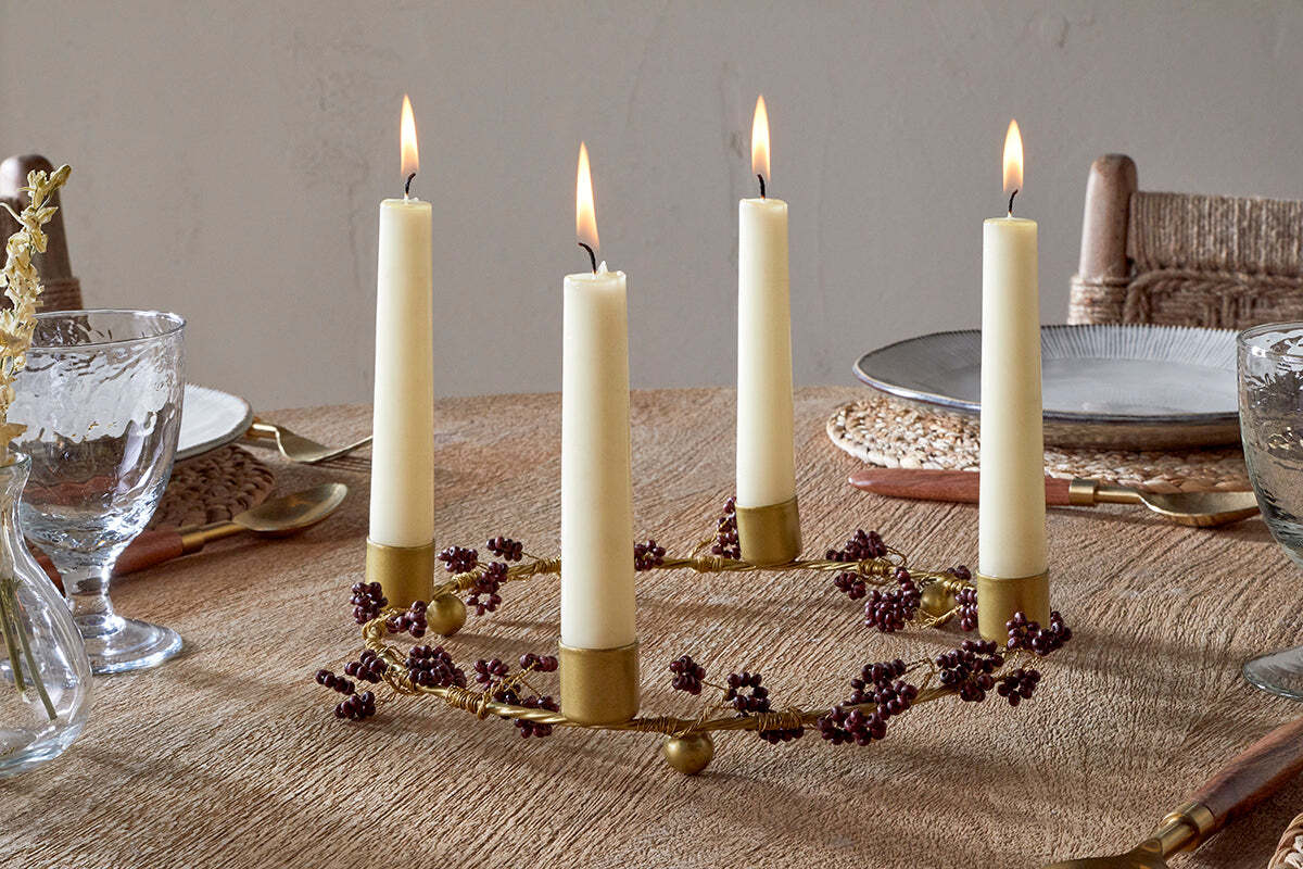 Bougeoir en bois de manguier Tanu, perles - Laiton et rubis