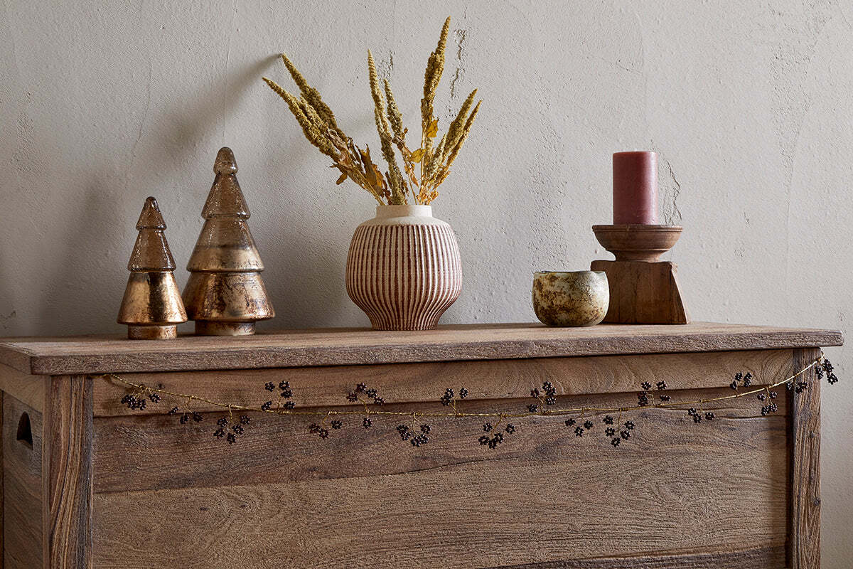 Guirlande de perles en bois de manguier Tanu - Laiton et rubis