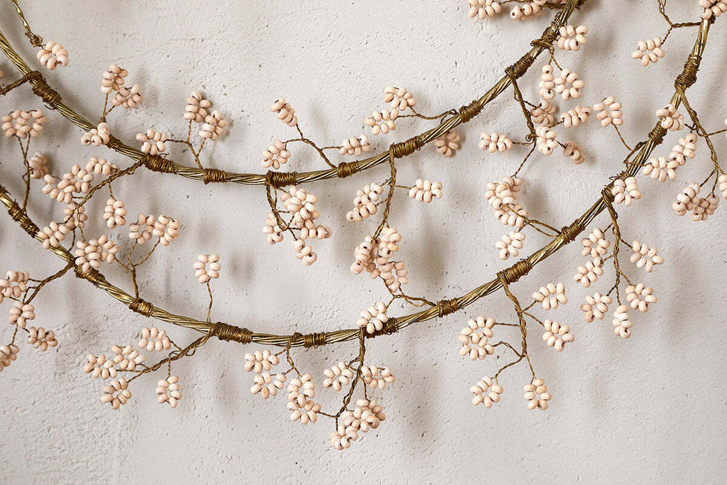 Couronne de perles en bois de manguier Tanu à plusieurs couches - Laiton et naturel