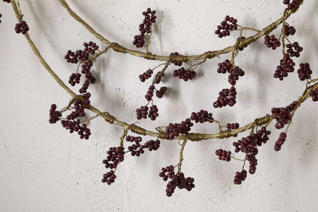 Couronne de perles en bois de manguier Tanu à plusieurs couches - Laiton et rubis