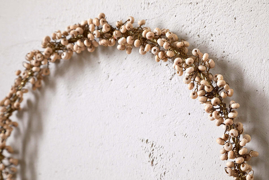 Couronne de perles en bois de manguier Tanu - Laiton et naturel