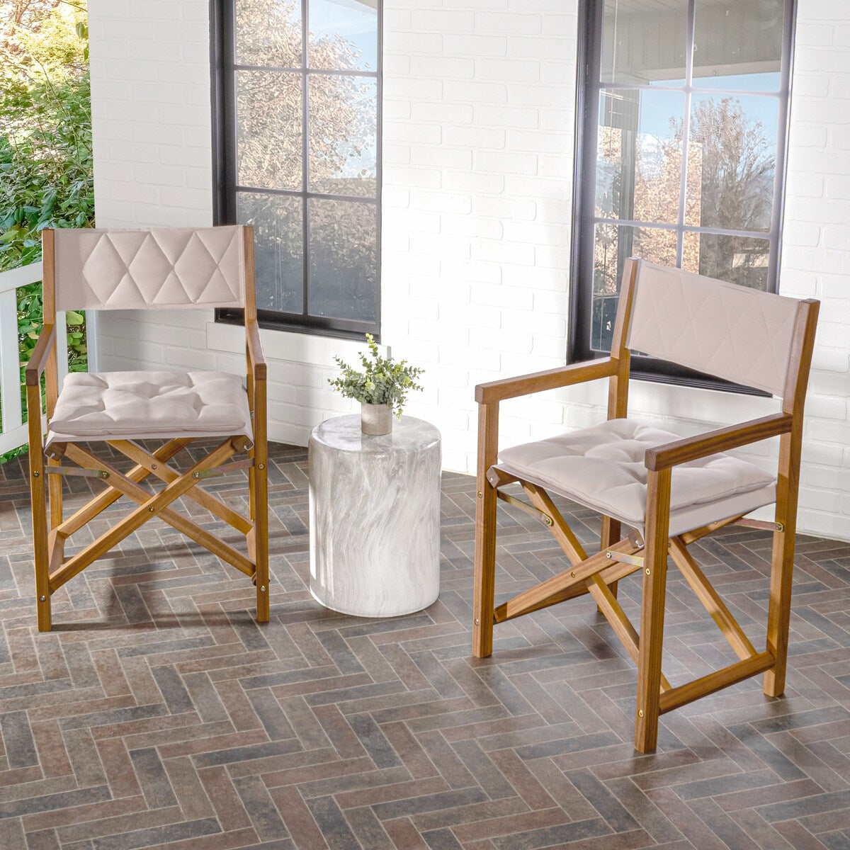 Chaise de réalisateur pliable d'extérieur Theo Classic en bois d'acacia, style milieu du siècle, avec dossier matelassé en losanges et coussin (lot de 2), par JONATHAN Y