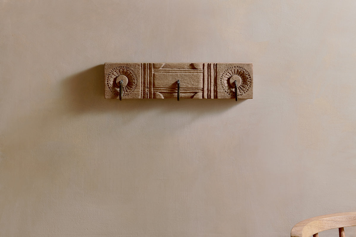 Crochet sculpté en bois de manguier Veduru - Naturel (Rangée de 3)