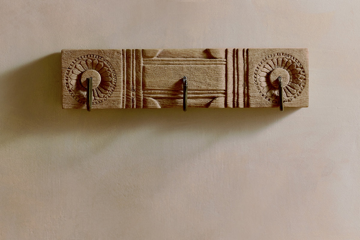 Crochet sculpté en bois de manguier Veduru - Naturel (Rangée de 3)