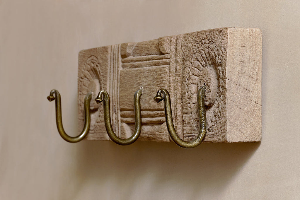 Crochet sculpté en bois de manguier Veduru - Naturel (Rangée de 3)