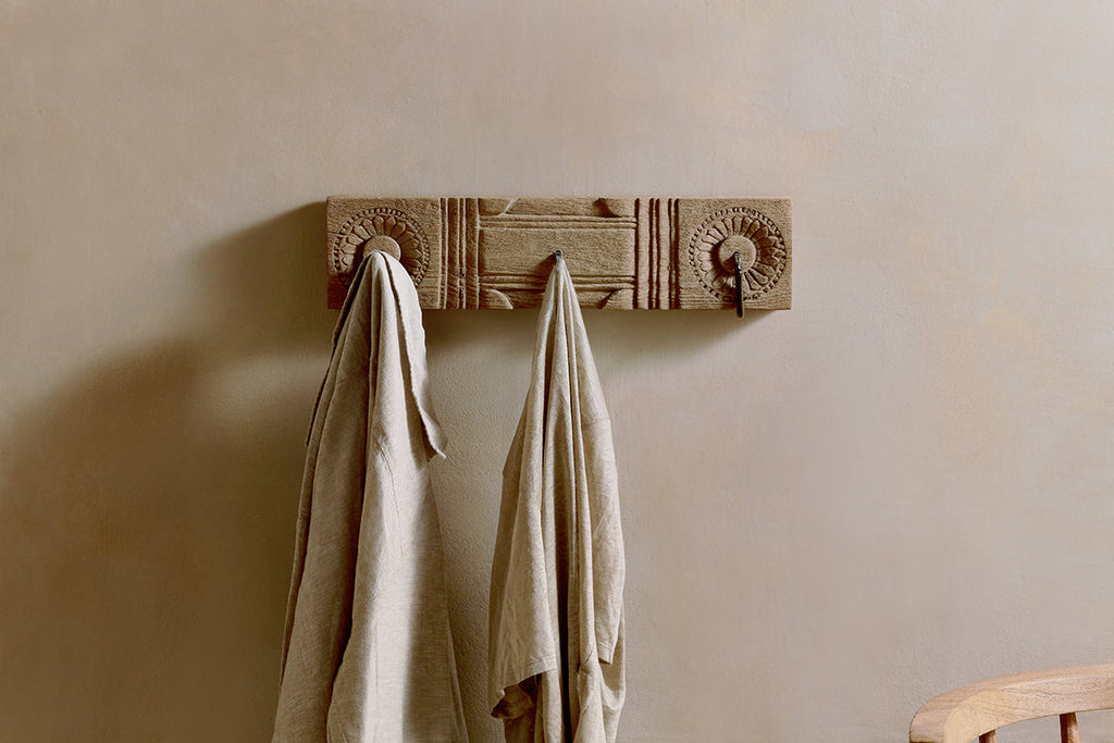 Crochet sculpté en bois de manguier Veduru - Naturel (Rangée de 3)