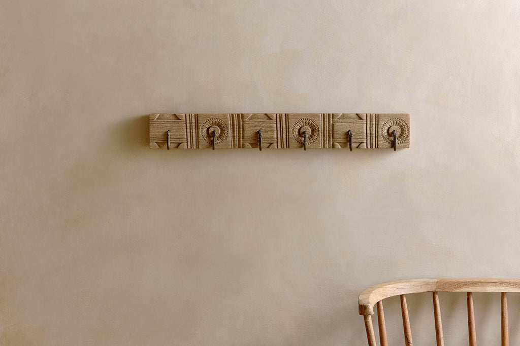 Crochet sculpté en bois de manguier Veduru - Naturel (Rangée de 6)