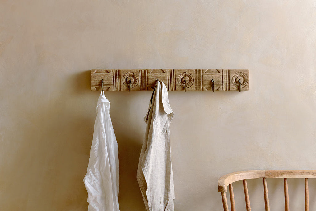 Crochet sculpté en bois de manguier Veduru - Naturel (Rangée de 6)