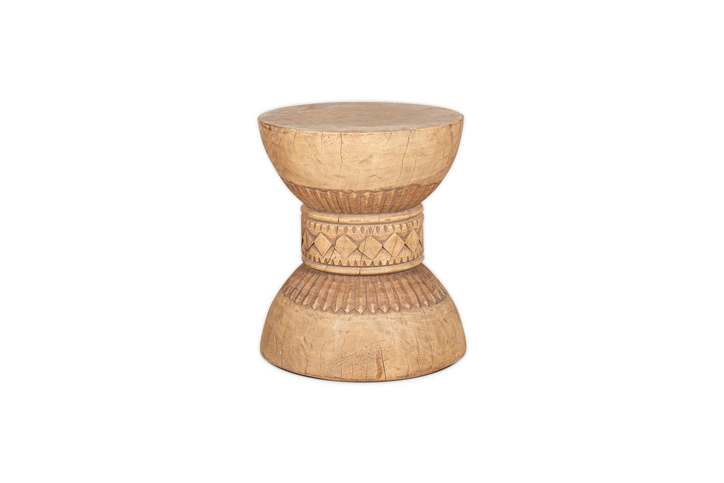 Table d'appoint sculptée Taru - Naturelle