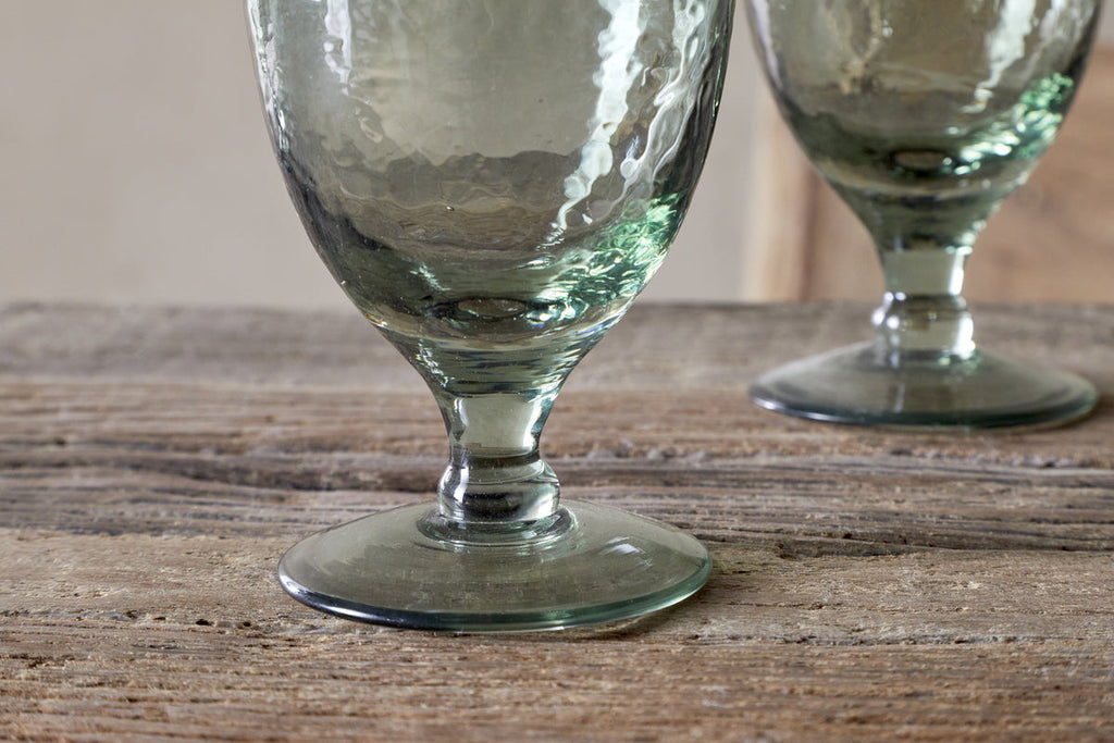 Verres à vin martelés Yala - Vert sauge (lot de 4)