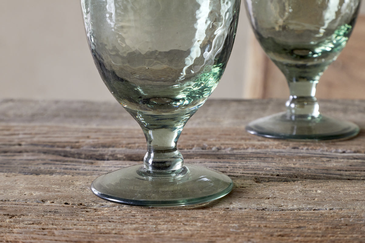 Verres à vin martelés Yala - Vert sauge (lot de 4)