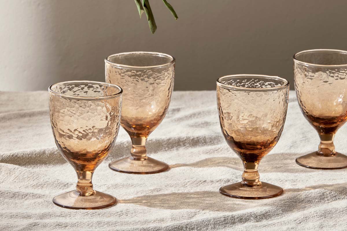 Verres à vin martelés Yala - Terre cuite poudrée (Lot de 4)
