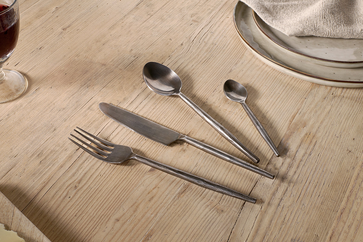 Ensemble de couverts Yani - Noir mat (Ensemble de 16)